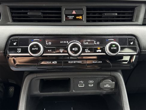 Used 2023 Honda Pilot Touring image 28