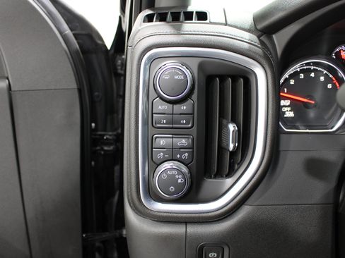 Used 2022 Chevrolet Silverado 1500 RST AWD/4WD image 9