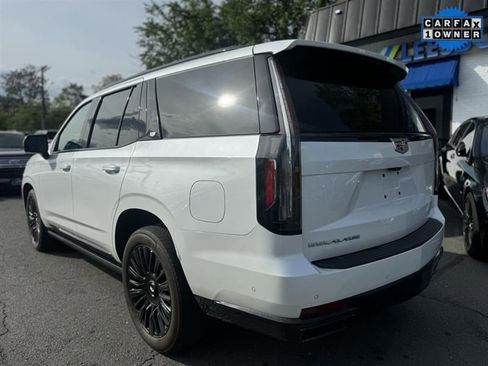 Used 2022 Cadillac Escalade Sport Platinum AWD/4WD image 4