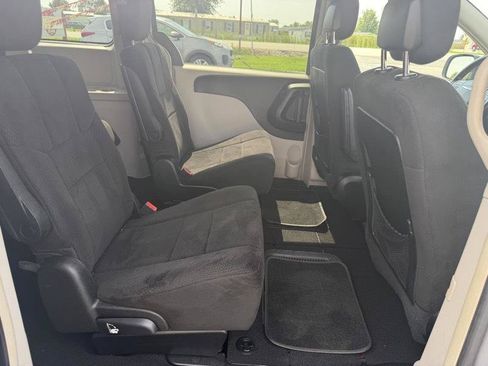 Used 2011 Chrysler Town & Country Touring FWD image 7