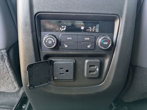 Used 2024 Buick Enclave Premium image 30