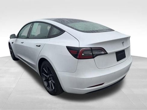 Used 2021 Tesla Model 3 Standard Range Plus image 3