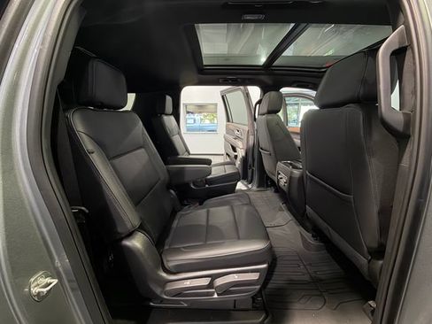 Used 2025 GMC Yukon XL Denali w/ Sun & Power Step Package AWD/4WD image 15
