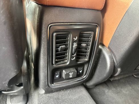 Used 2011 Jeep Grand Cherokee Overland AWD/4WD image 11