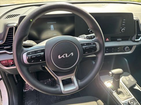 Used 2025 Kia Sportage LX FWD image 25