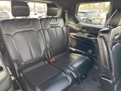 Used 2024 Jeep Grand Cherokee L Limited w/ Luxury Tech Group II image 19