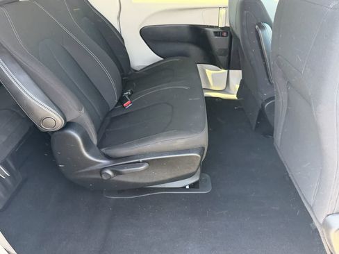 Used 2021 Chrysler Voyager L FWD image 15