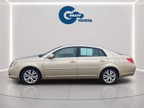 Used 2010 Toyota Avalon XLS image 2