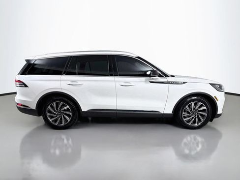 Used 2026 Lincoln Aviator 2WD image 4