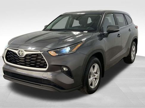 Used 2024 Toyota Highlander LE image 7