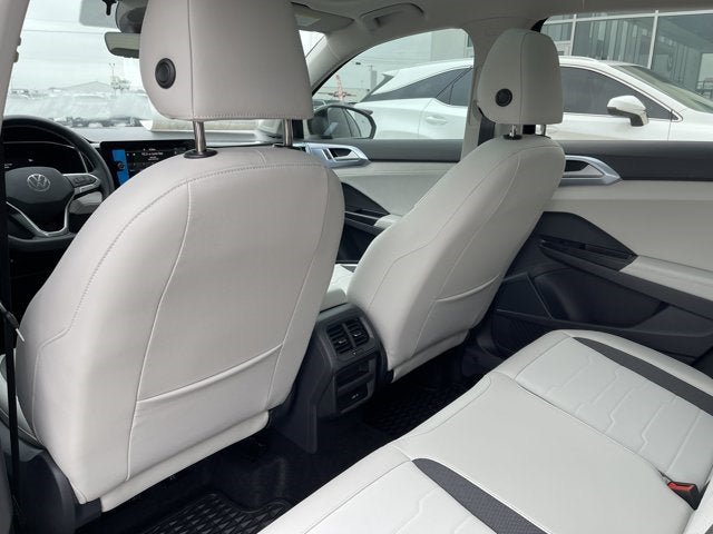 New 2025 Volkswagen Taos SE FWD image 38