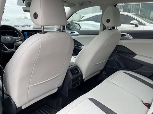New 2025 Volkswagen Taos SE image 38