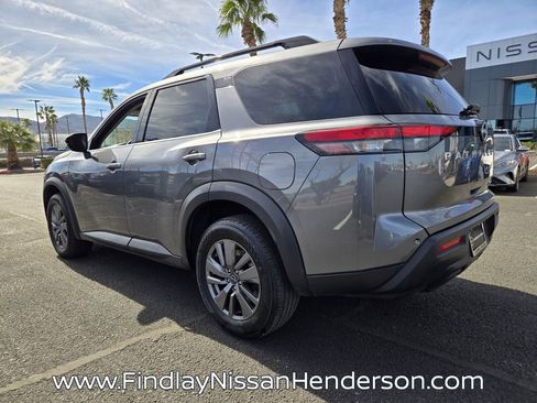 Used 2024 Nissan Pathfinder SV image 4