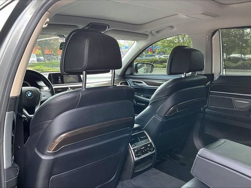 Used 2018 BMW 750i xDrive AWD/4WD image 18