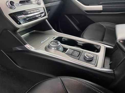 Used 2022 Ford Explorer XLT w/ Equipment Group 202A image 27