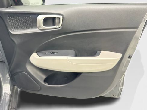 Used 2025 Hyundai Venue SEL FWD image 47