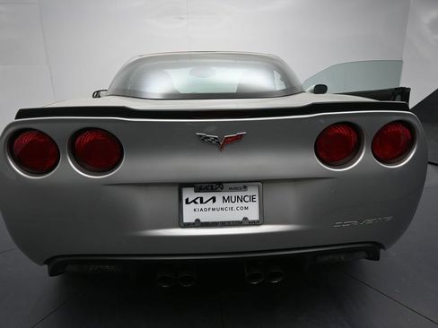 Used 2005 Chevrolet Corvette Coupe w/ Preferred Equipment Group RWD image 9