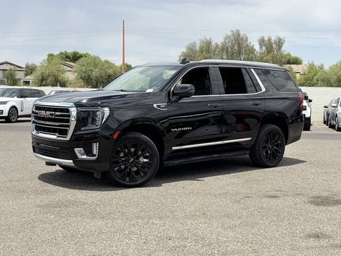 Used 2022 GMC Yukon SLT w/ SLT Luxury Package AWD/4WD image 2