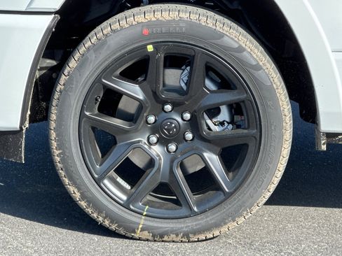 New 2026 RAM 1500 Laramie AWD/4WD image 24