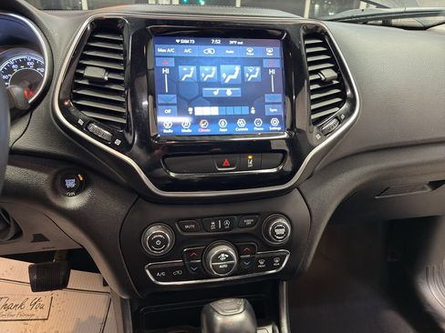 Used 2022 Jeep Cherokee Limited image 18