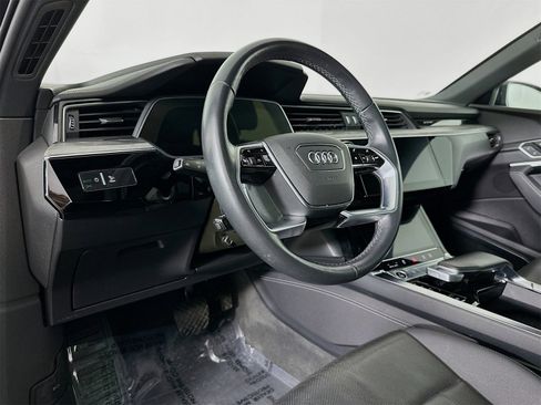 Used 2022 Audi e-tron Premium Plus w/ Premium Plus Package image 9
