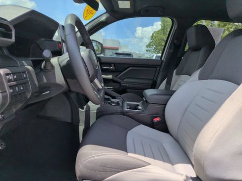 Used 2025 Toyota Tacoma TRD Sport AWD/4WD image 15