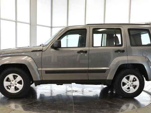 Used 2012 Jeep Liberty Sport image 4