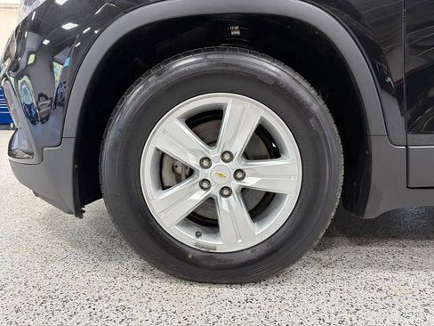 Used 2020 Chevrolet Trax LT w/ LT Convenience Package image 15