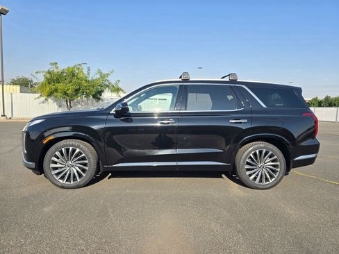Used 2023 Hyundai Palisade Calligraphy AWD/4WD image 3