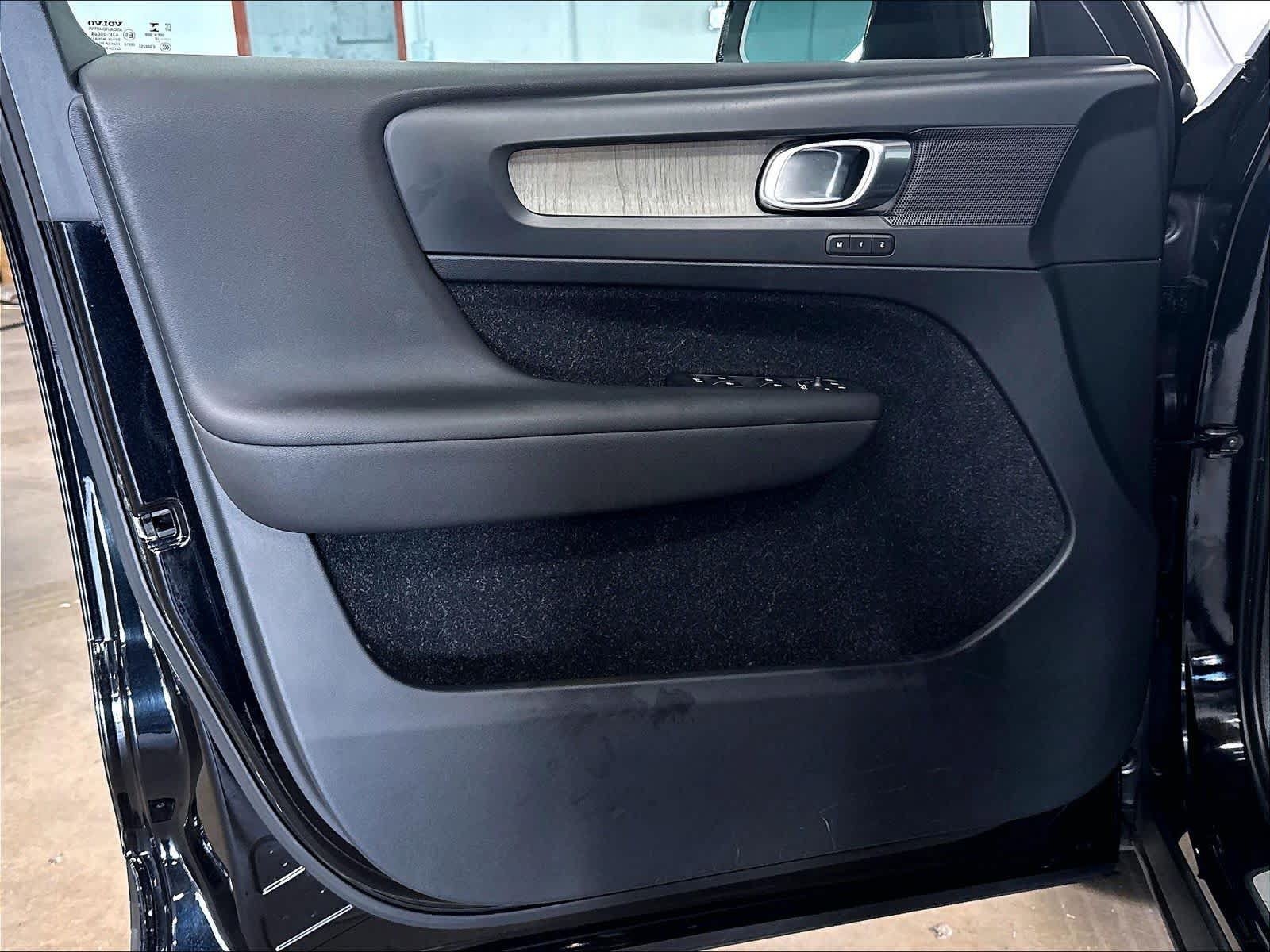 Used 2019 Volvo XC40 T5 Inscription AWD/4WD image 24