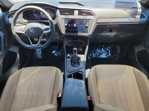 Used 2023 Volkswagen Tiguan SE FWD image 12