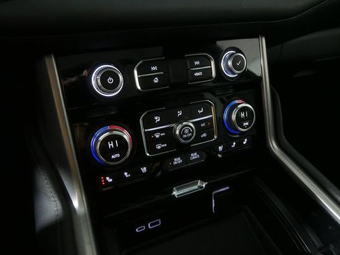 Used 2024 GMC Yukon XL Denali AWD/4WD image 31