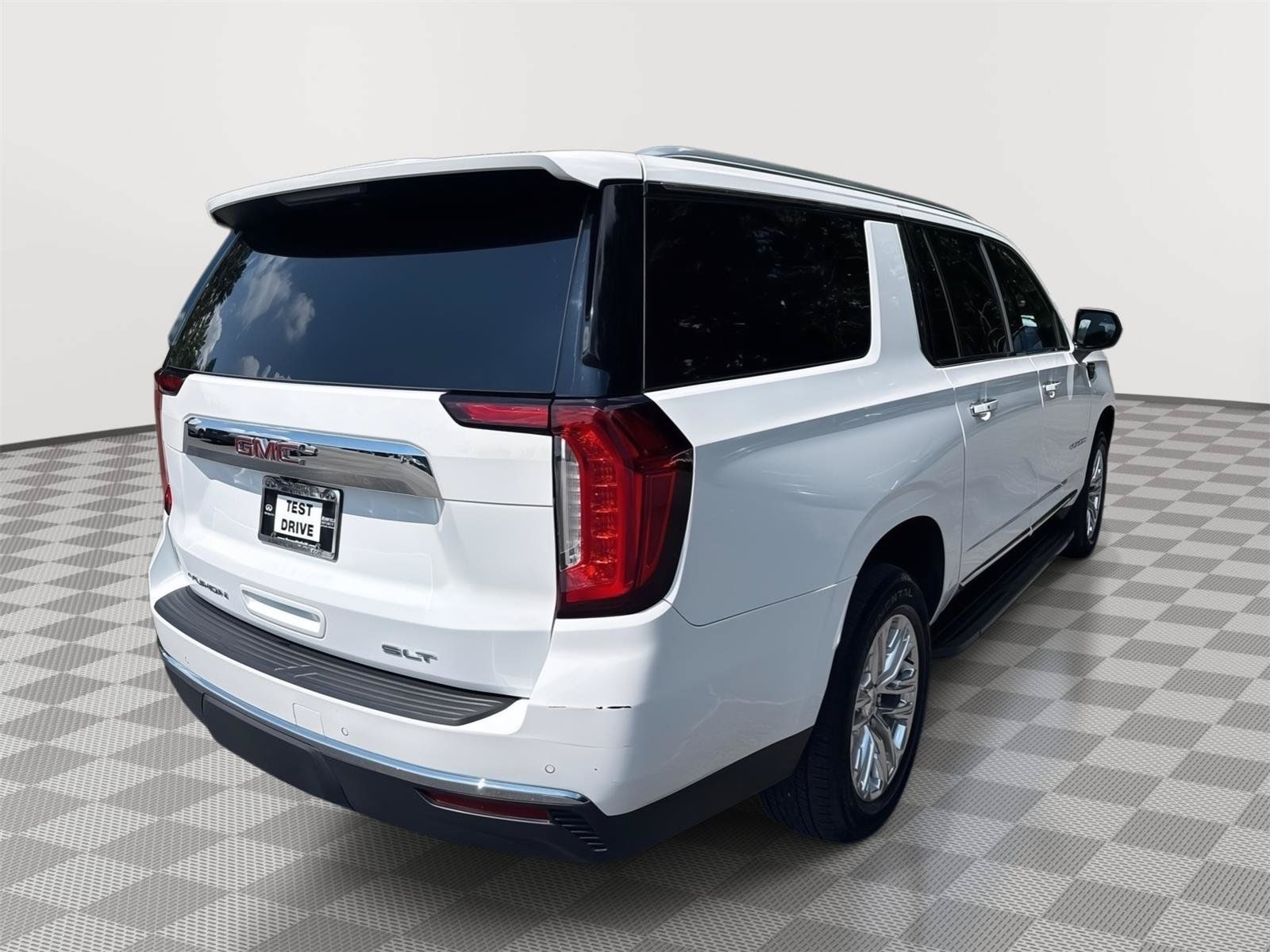 Used 2023 GMC Yukon XL SLT AWD/4WD image 6