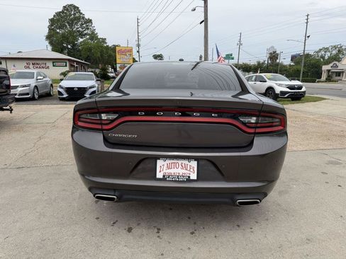 Used 2020 Dodge Charger SXT w/ Leather Interior Group RWD image 6