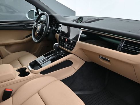 Used 2026 Porsche Macan AWD/4WD image 14