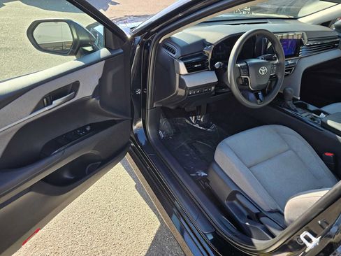 Used 2025 Toyota Camry LE AWD/4WD image 19