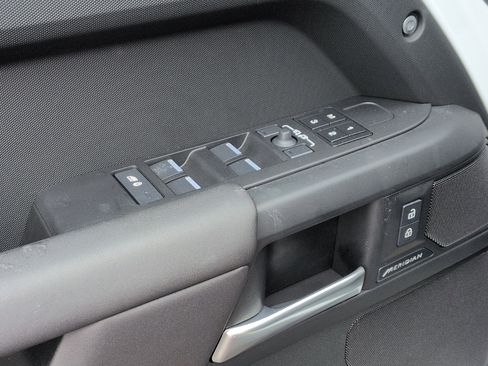 Used 2025 Land Rover Defender 110 S image 13