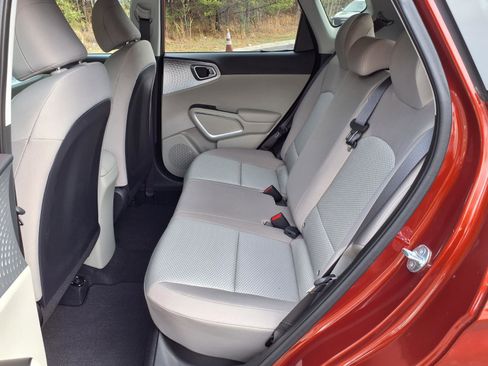 Used 2023 Kia Soul LX image 10