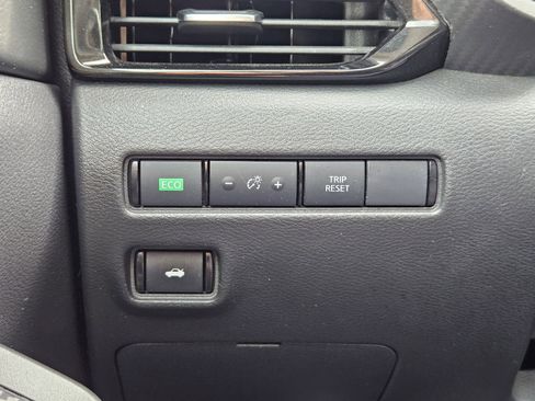 Used 2024 Nissan Sentra SV image 22