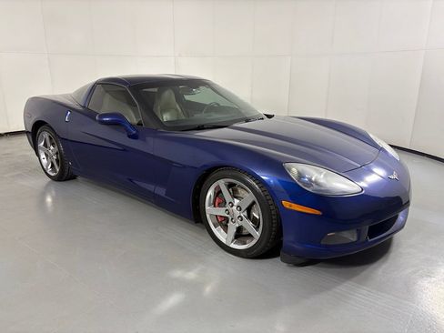 Used 2007 Chevrolet Corvette Coupe w/ Preferred Equipment Group RWD image 2