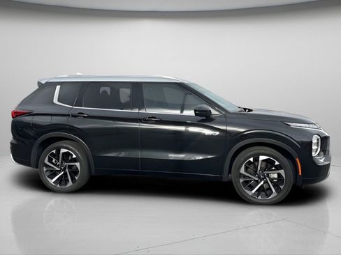 Used 2024 Mitsubishi Outlander SEL image 3