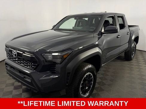Used 2025 Toyota Tacoma TRD Off-Road image 3