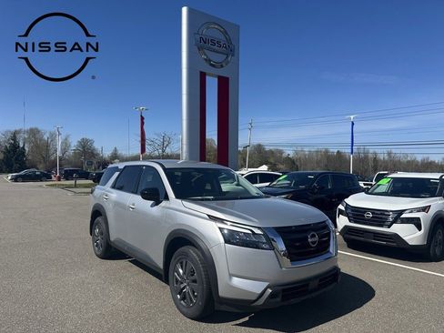Certified 2025 Nissan Pathfinder S image 1