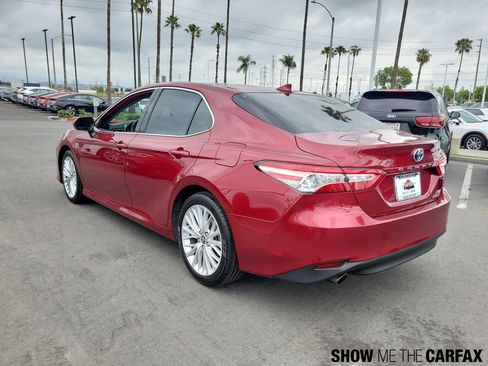 Used 2020 Toyota Camry XLE FWD image 3
