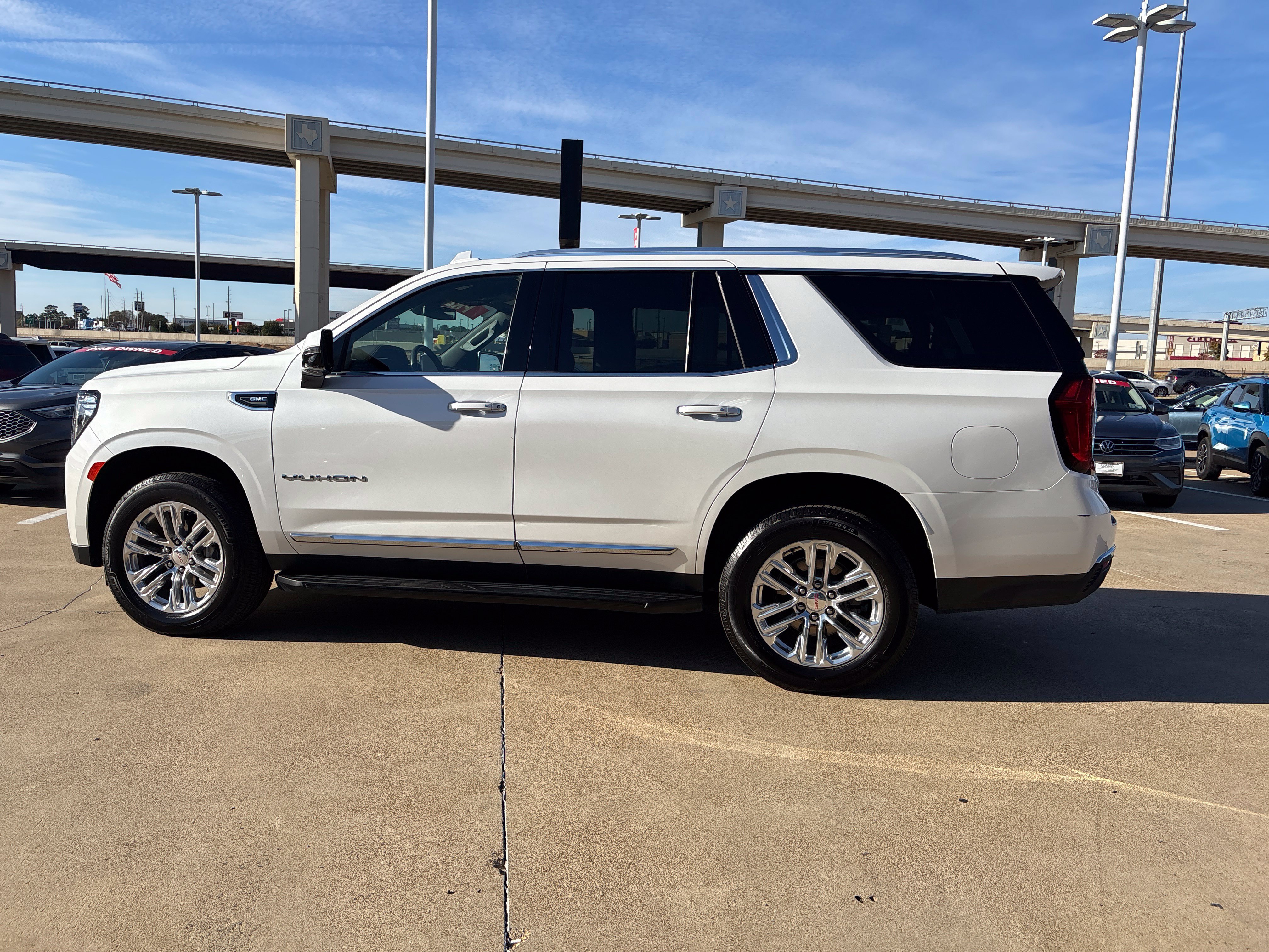 Used 2022 GMC Yukon SLT w/ SLT Luxury Package AWD/4WD image 6
