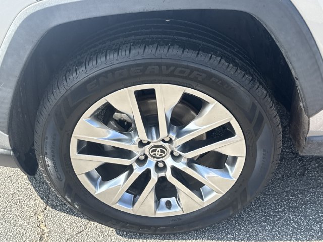 Used 2021 Toyota RAV4 XLE Premium FWD image 11
