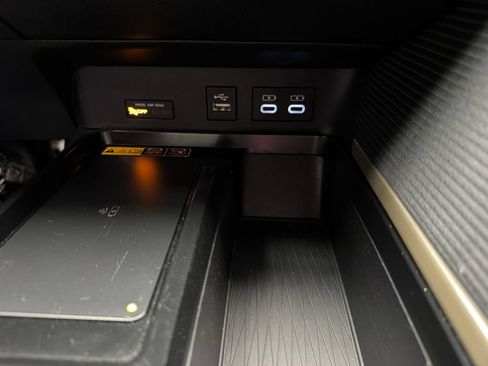 Used 2025 Toyota Camry SE FWD image 18