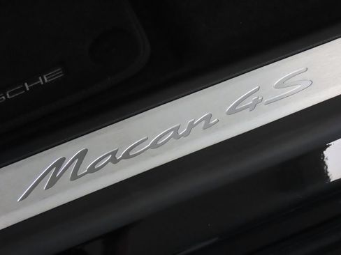 Certified 2025 Porsche Macan 4S Electric AWD/4WD image 42