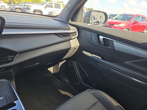 Used 2025 Buick Enclave Preferred image 10