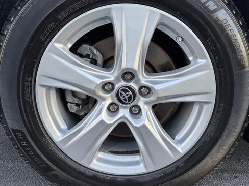 Used 2023 Toyota Highlander L image 13